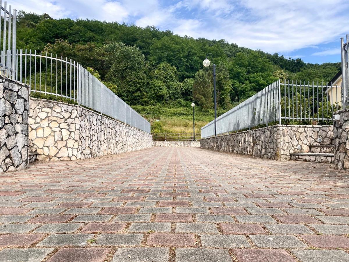 Le Village Sarzana Eksteriør bilde